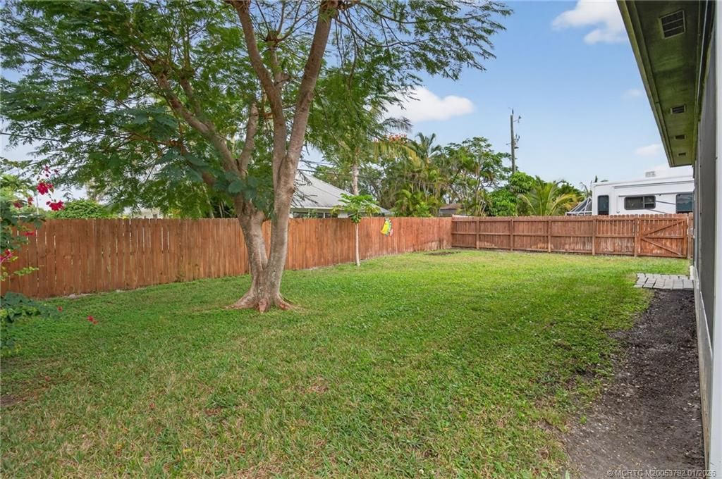 9275 SE Mercury Street, Hobe Sound, FL 33455 Photo