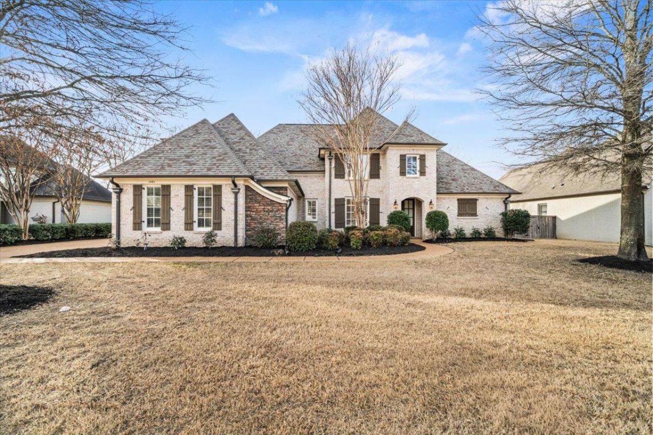 1581 BRACKENSHIRE LN Collierville, TN 38017