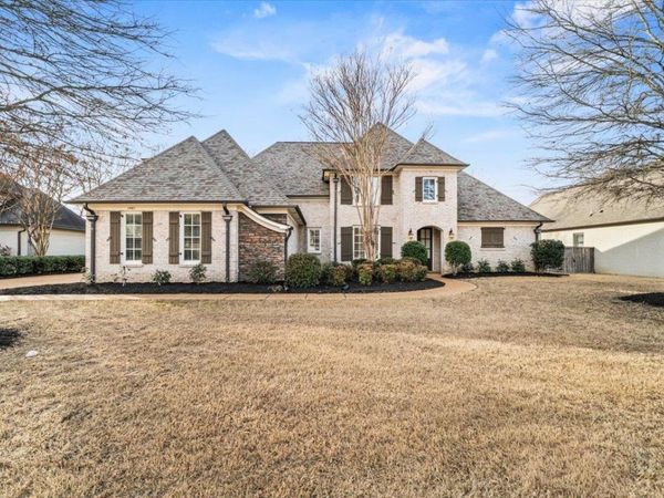 1581 BRACKENSHIRE LN, Collierville, TN 38017