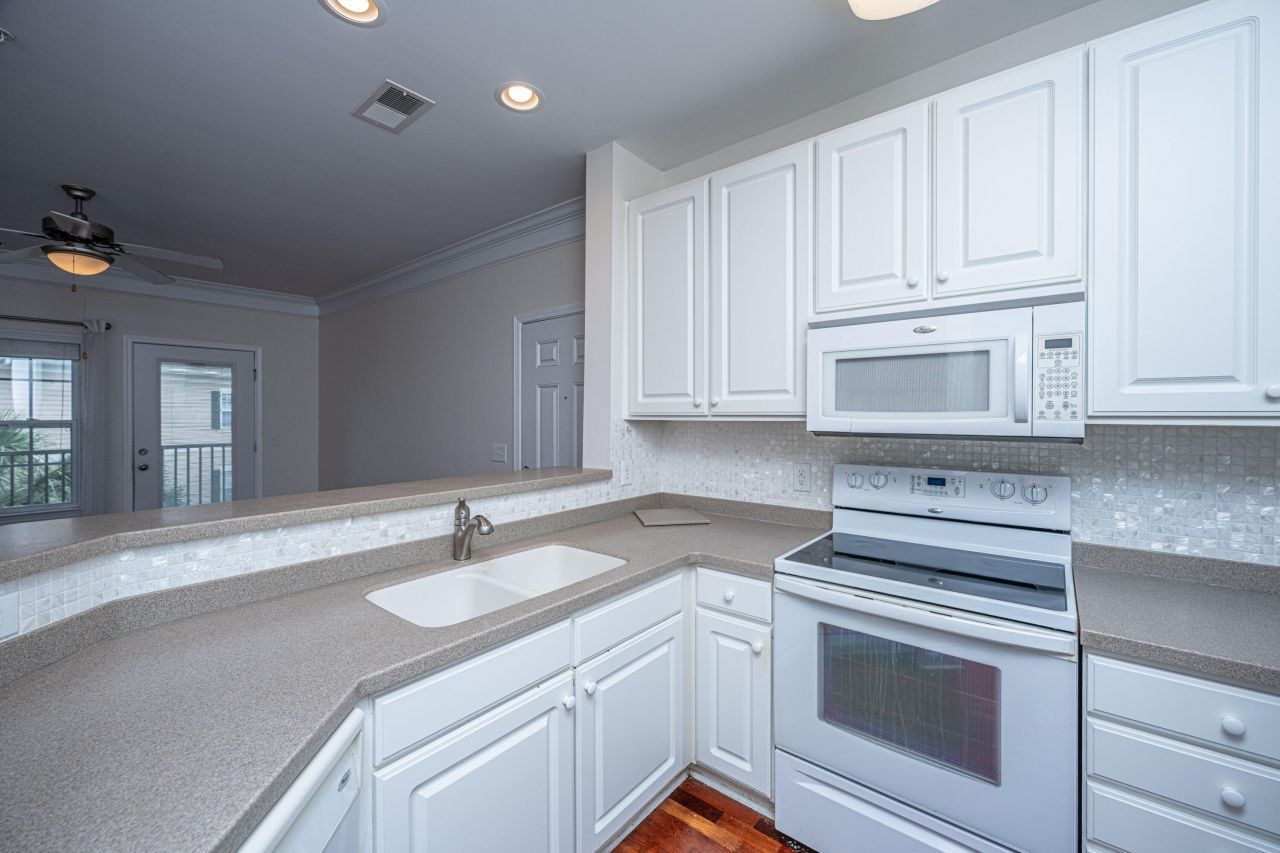 1319 Basildon Road Photo 5