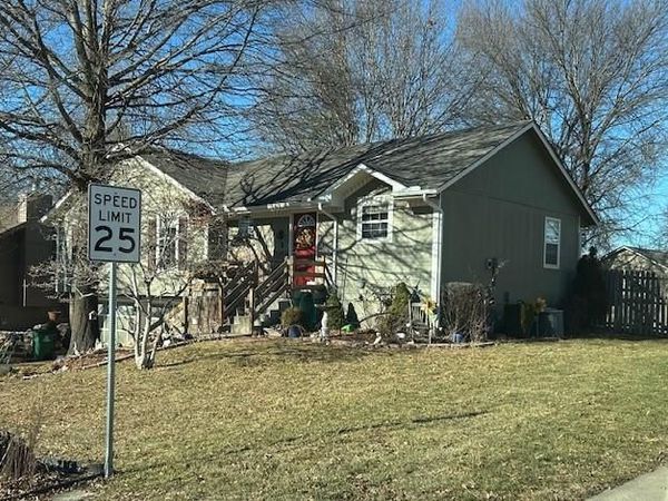 1049 SW TWIN CREEK Drive, Lee's Summit, MO 64081