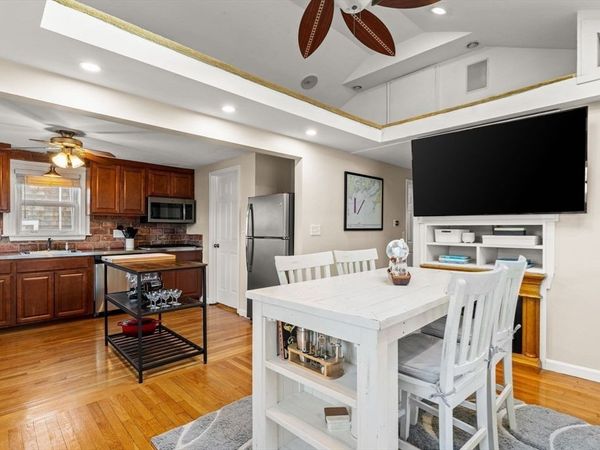 38 Newport Rd, Hull, MA 02045