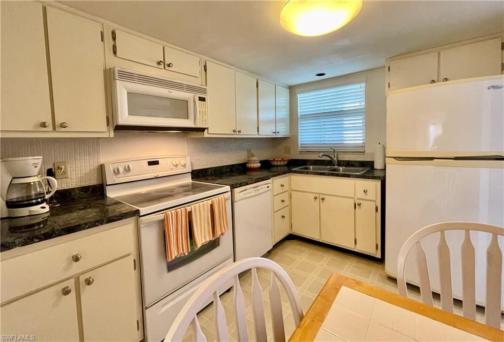 1900 Alamanda Dr, Unit 204, Naples, FL 34102 Photo