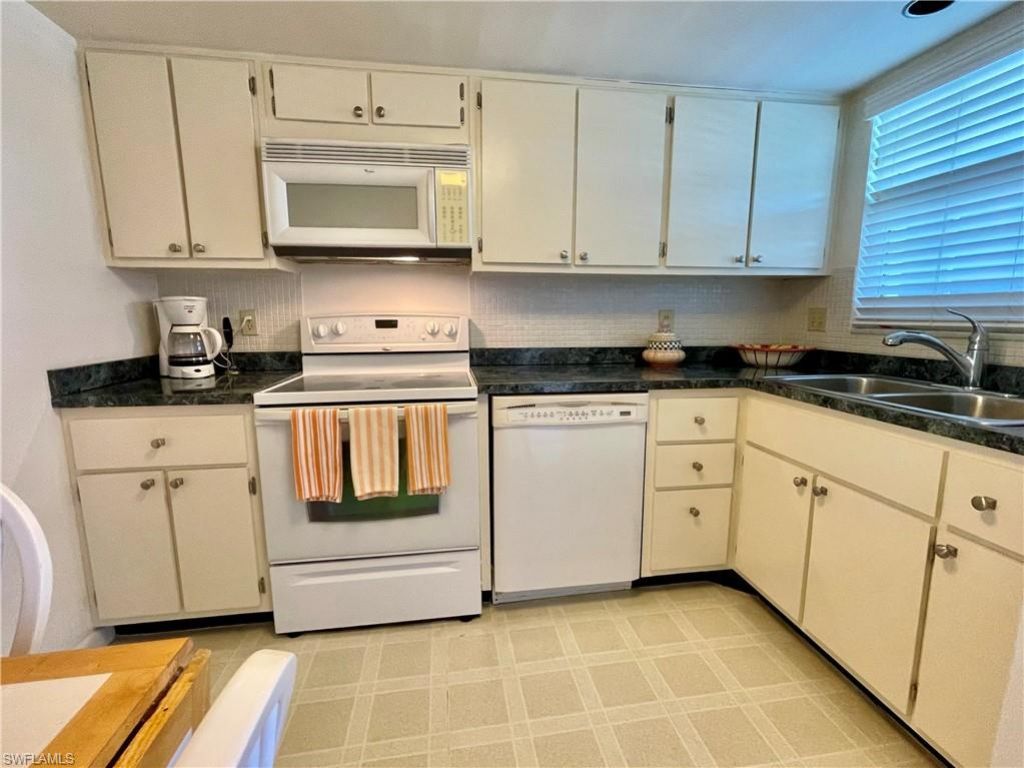 1900 Alamanda Dr, Unit 204, Naples, FL 34102 Photo