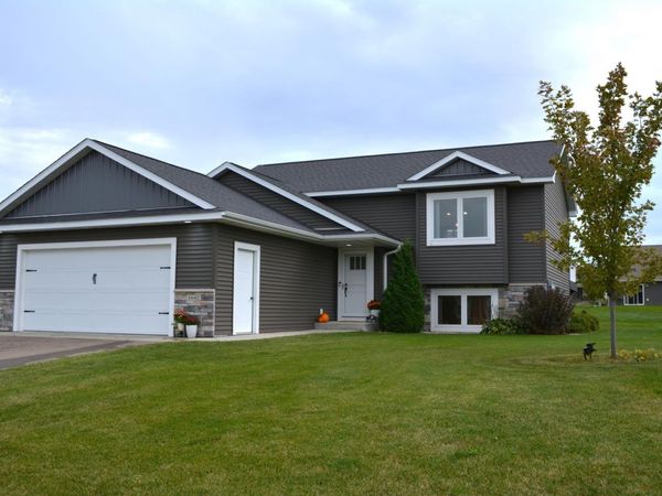 1642 Beaver Way, New Richmond, WI 54017