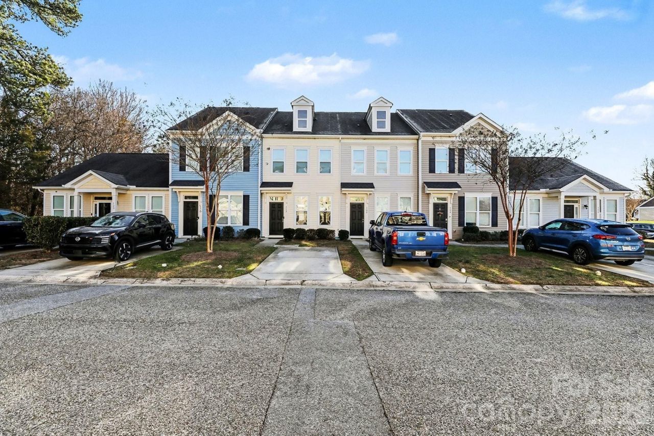 112 N Canyon Ridge Drive, Mount Holly, NC 28120 Main Photo