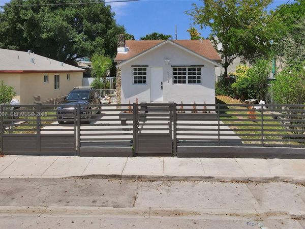 213 NW 34th Ter , Miami, FL 33127