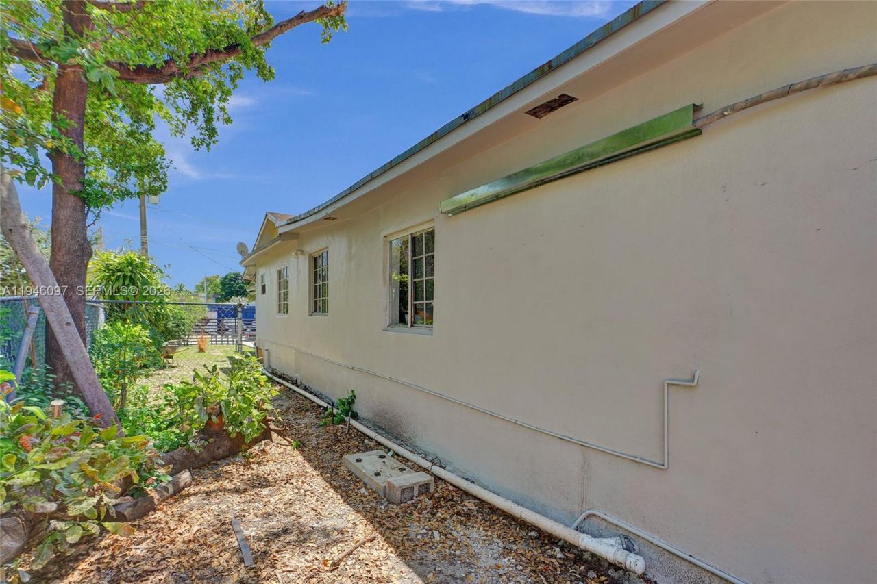 213 NW 34th Ter , Miami, FL 33127 Photo