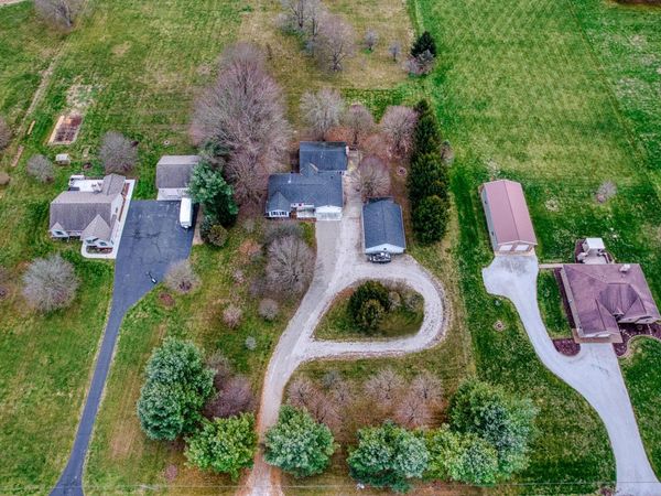 5400 Chestnut Hills Road NE, Newark, OH 43055