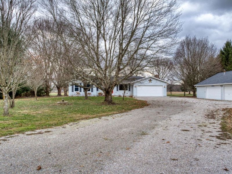 5400 Chestnut Hills Road NE, Newark, OH 43055 Photo 2