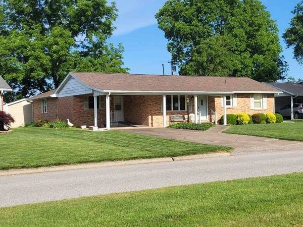 306 College Boulevard, Carmi, IL 62821