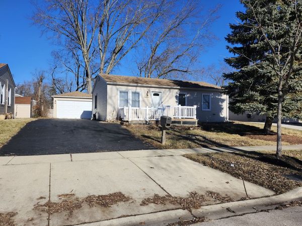 110 Cedar Circle, Streamwood, IL 60107