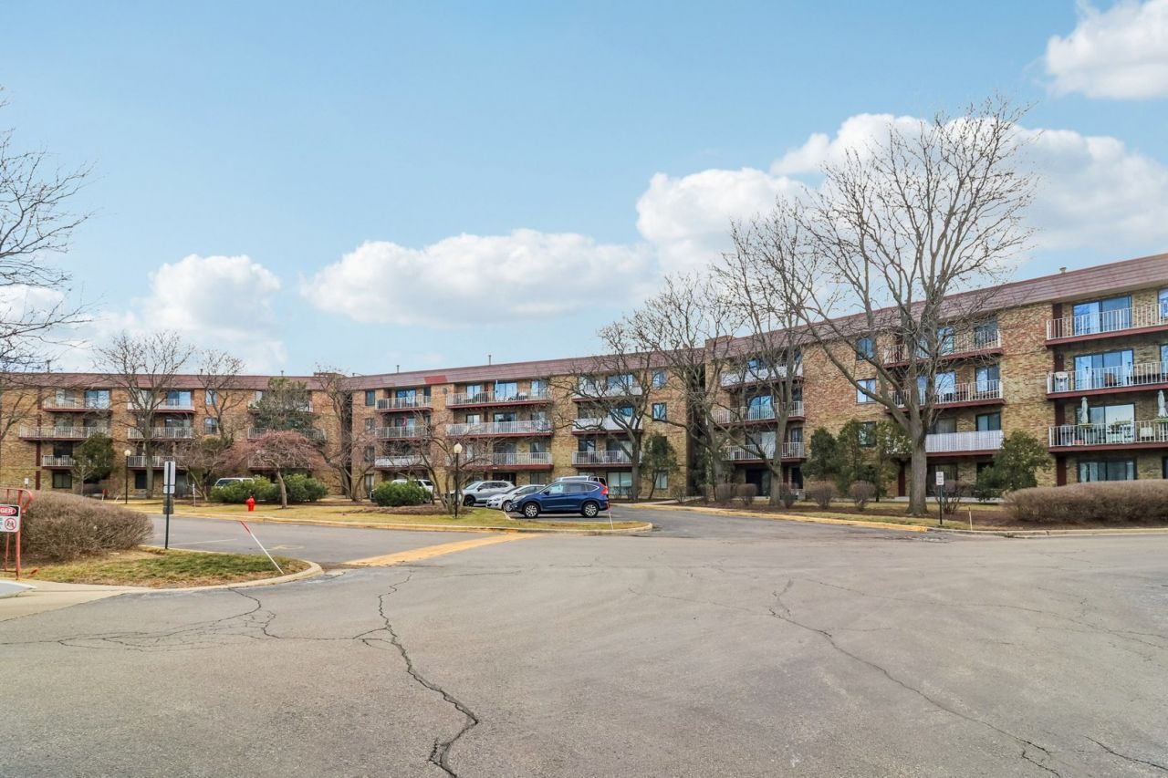 5450 Astor Lane, Unit 104, Rolling Meadows, IL 60008 Main Photo