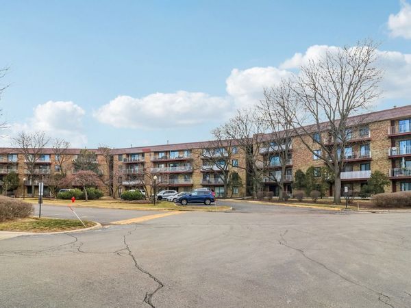 5450 Astor Lane, Unit 104, Rolling Meadows, IL 60008