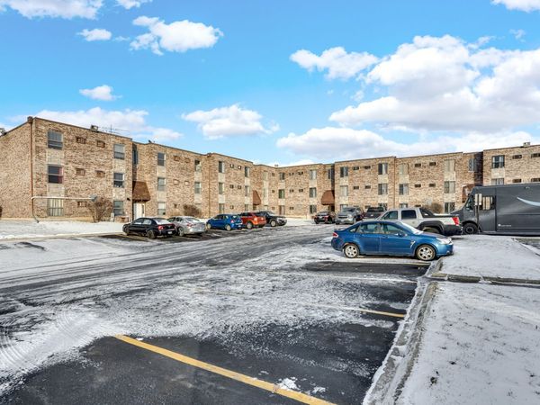 Unit 202, Addison, IL 60101