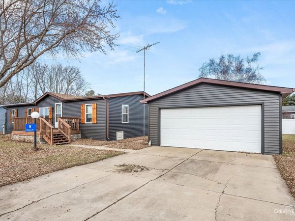 9 Chrissy Drive, Sandwich, IL 60548