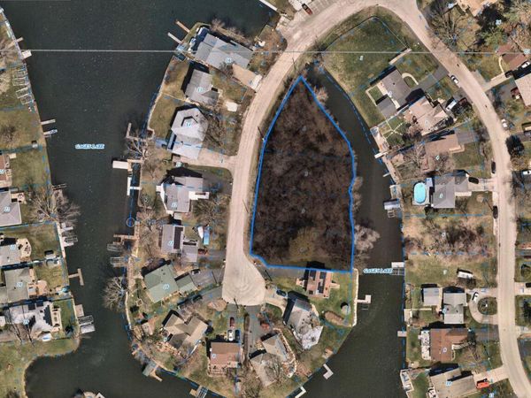 33211 N Island Avenue, Grayslake, IL 60030