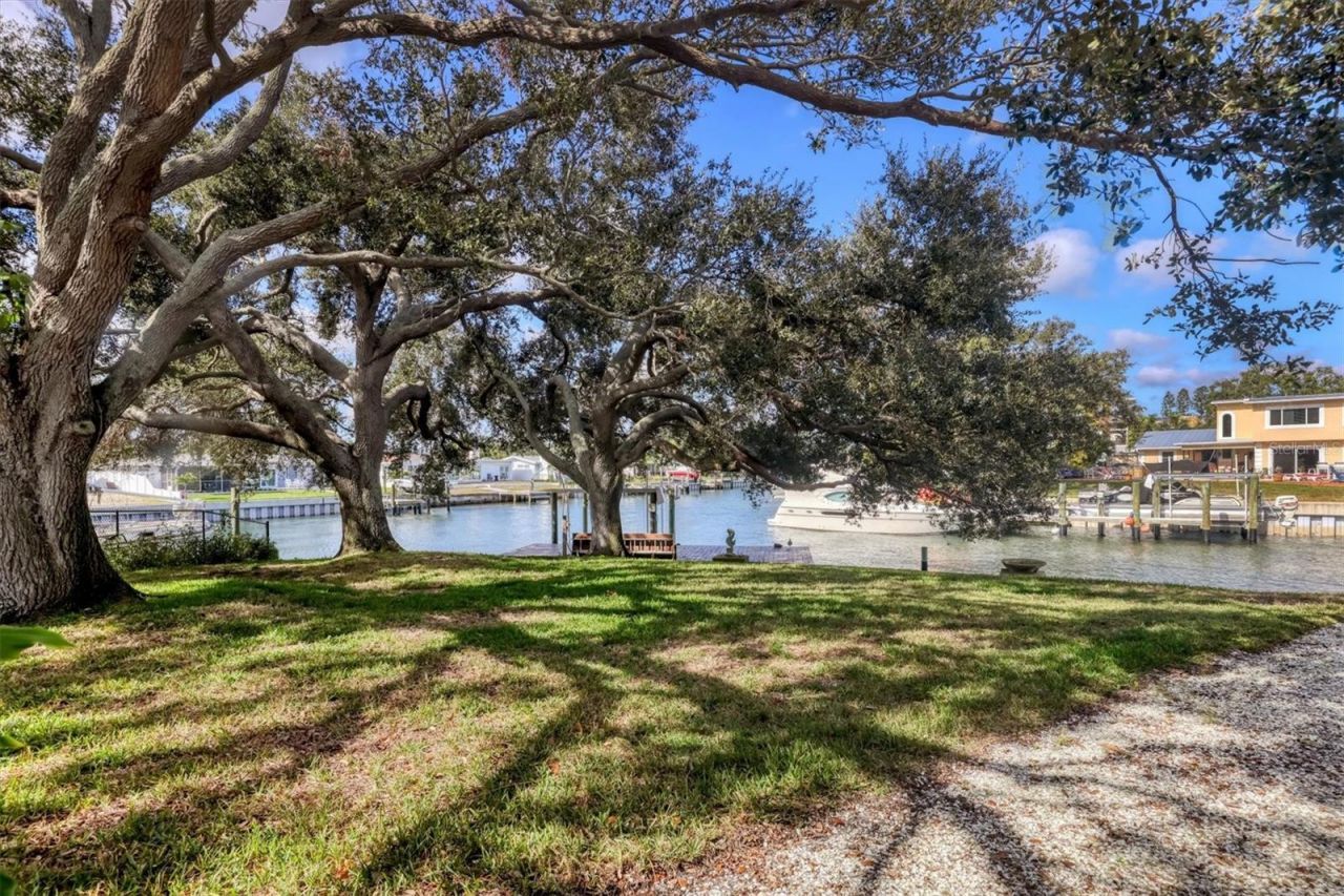 3601 Coquina Key Drive Se, Saint Petersburg, FL 33705 Photo