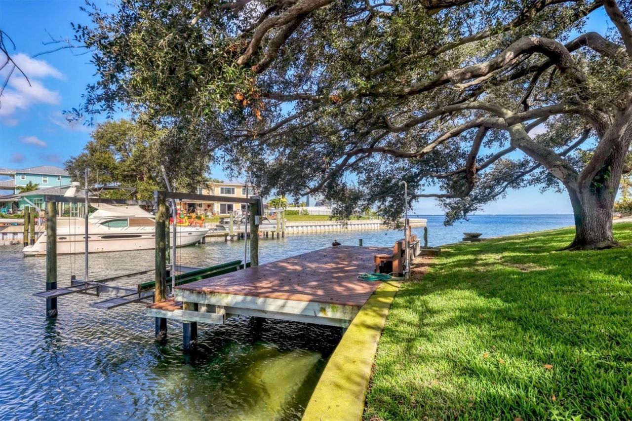 3601 Coquina Key Drive Se, Saint Petersburg, FL 33705 Photo