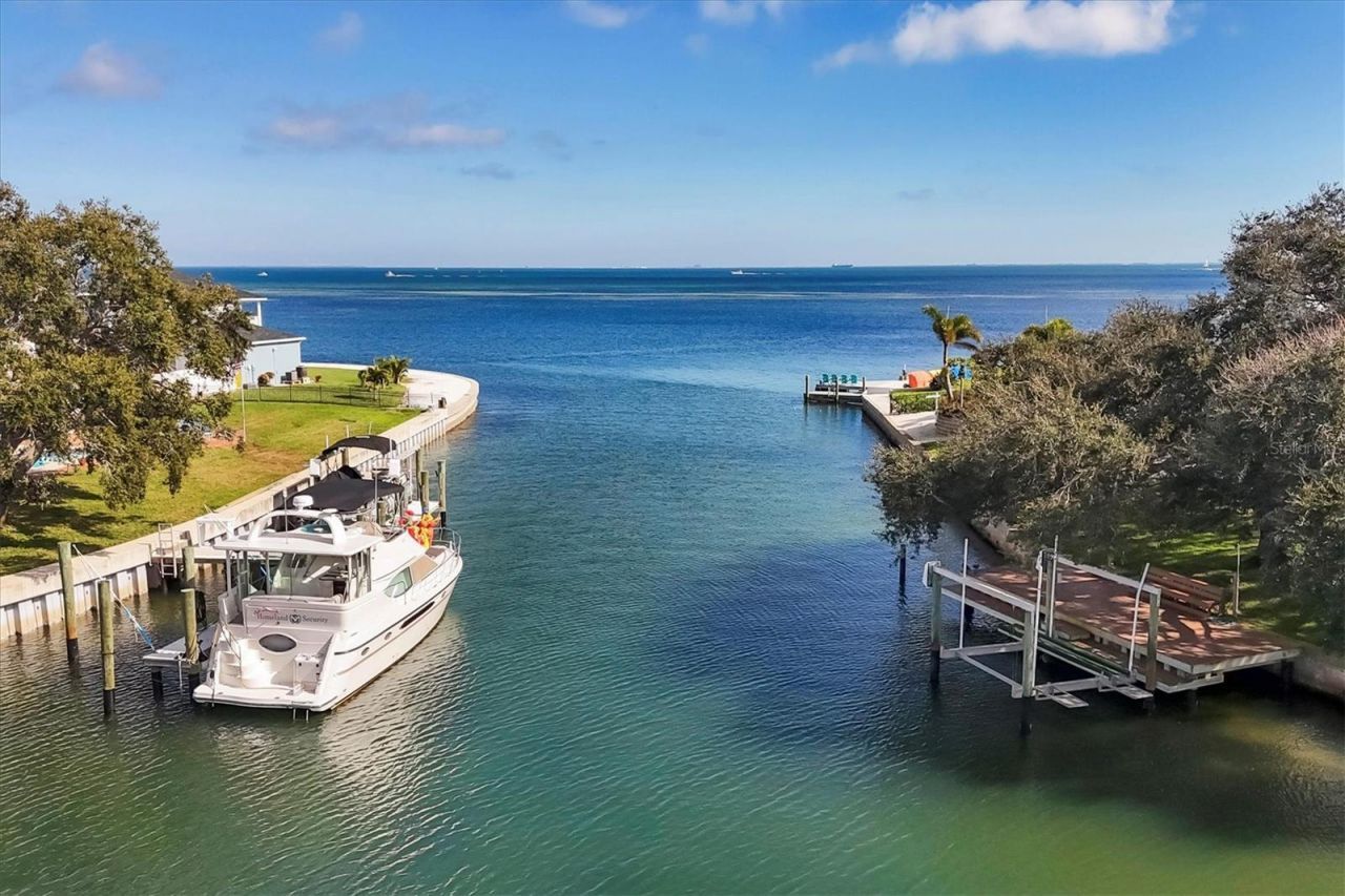 3601 Coquina Key Drive Se, Saint Petersburg, FL 33705 Photo