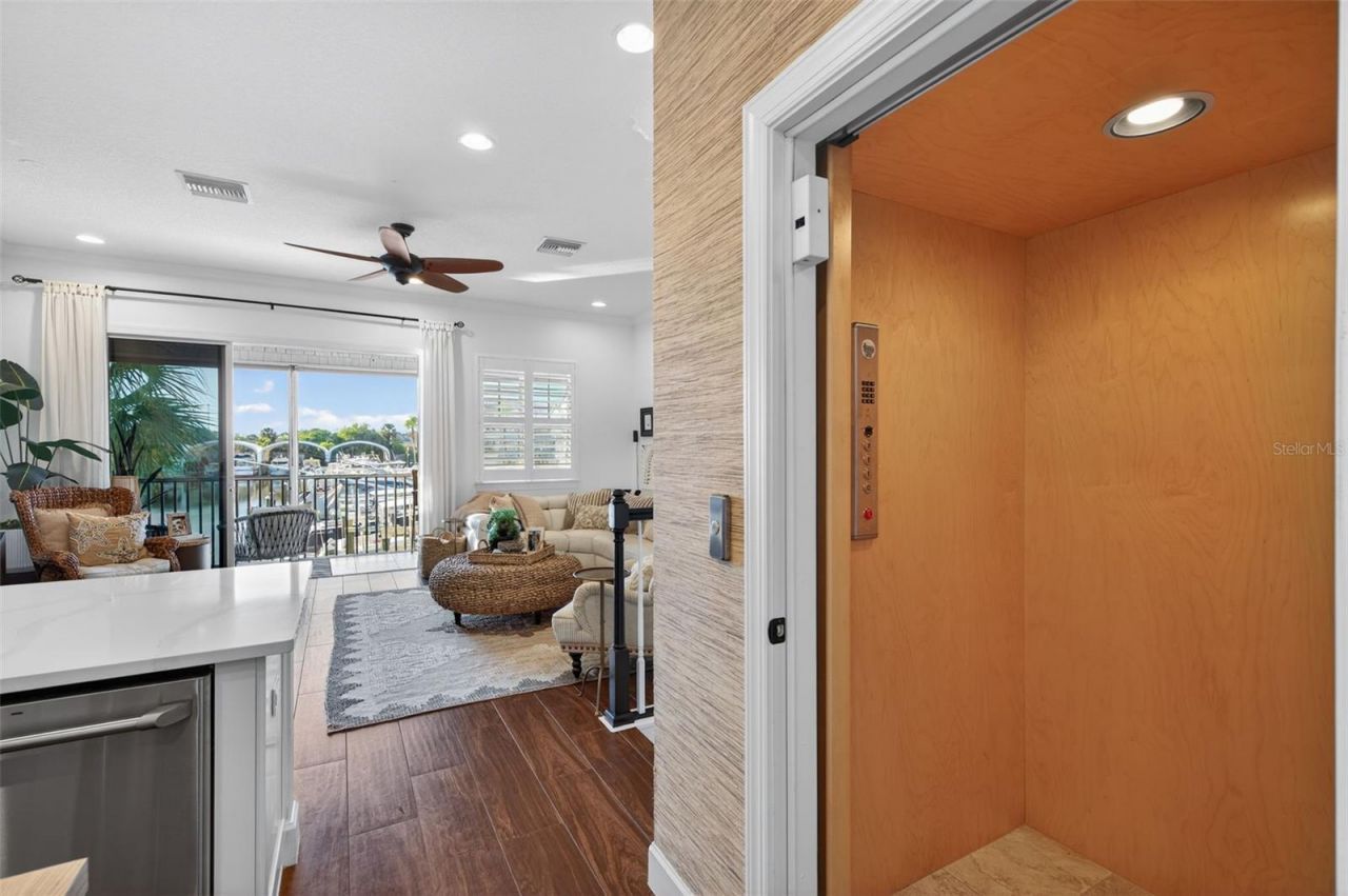 6115 Anchorage Way S, Saint Petersburg, FL 33712 Photo