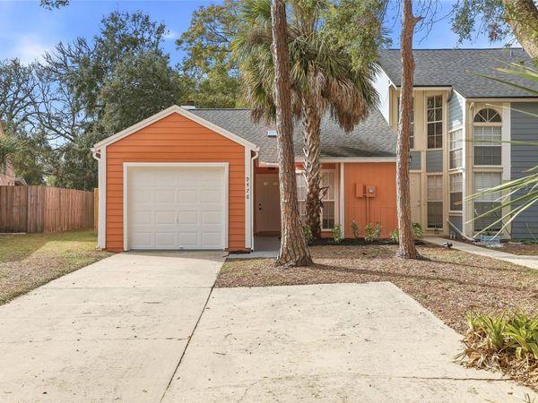 9478 FOREST HILLS CIRCLE, TAMPA, FL 33612