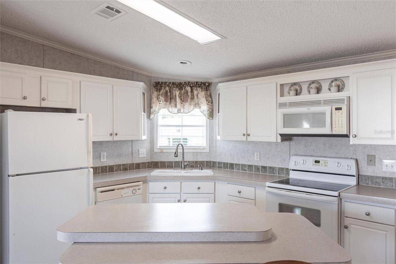 27 N Manatee Loop, Punta Gorda, FL 33950 Photo