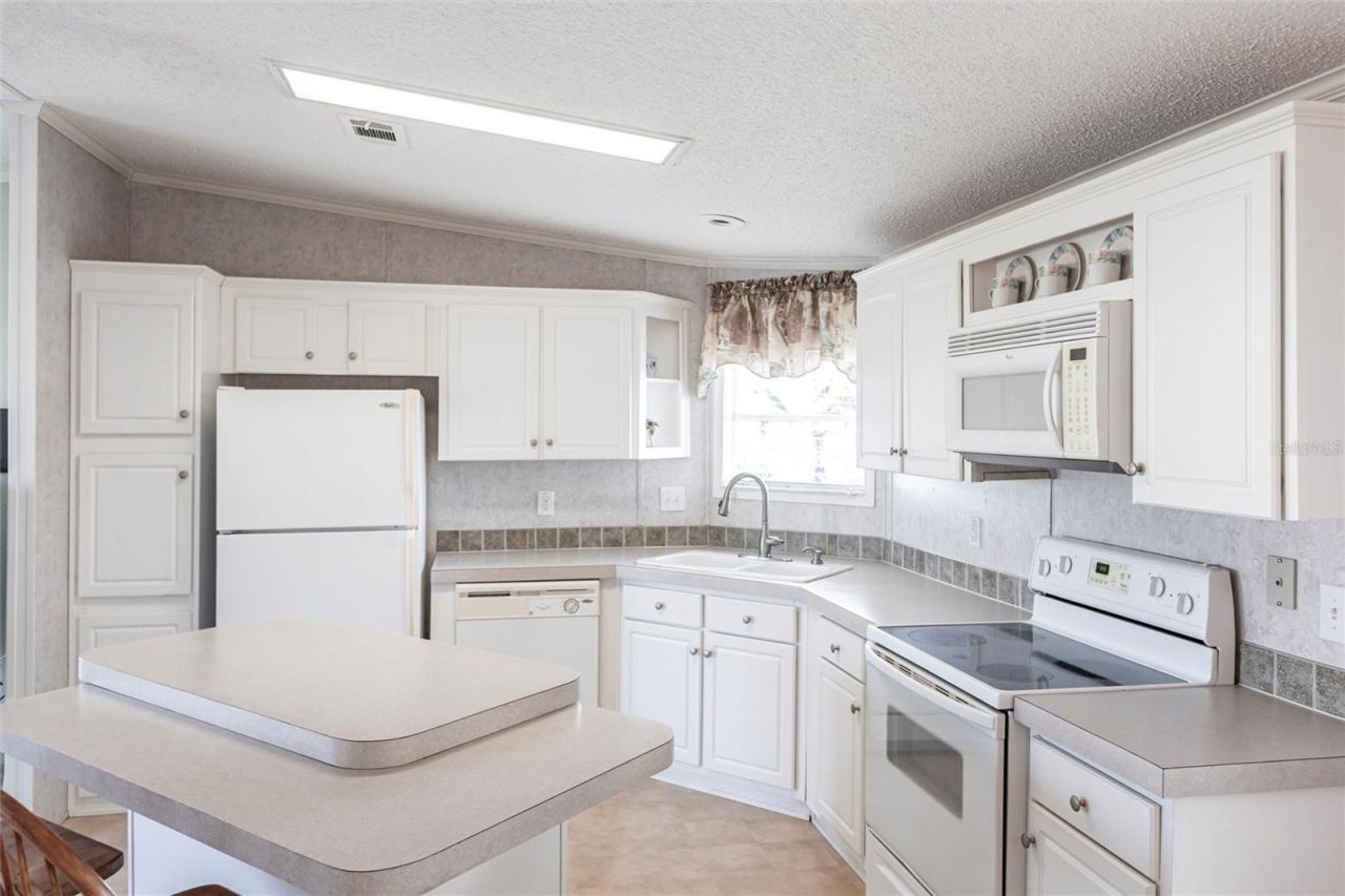 27 N Manatee Loop, Punta Gorda, FL 33950 Photo