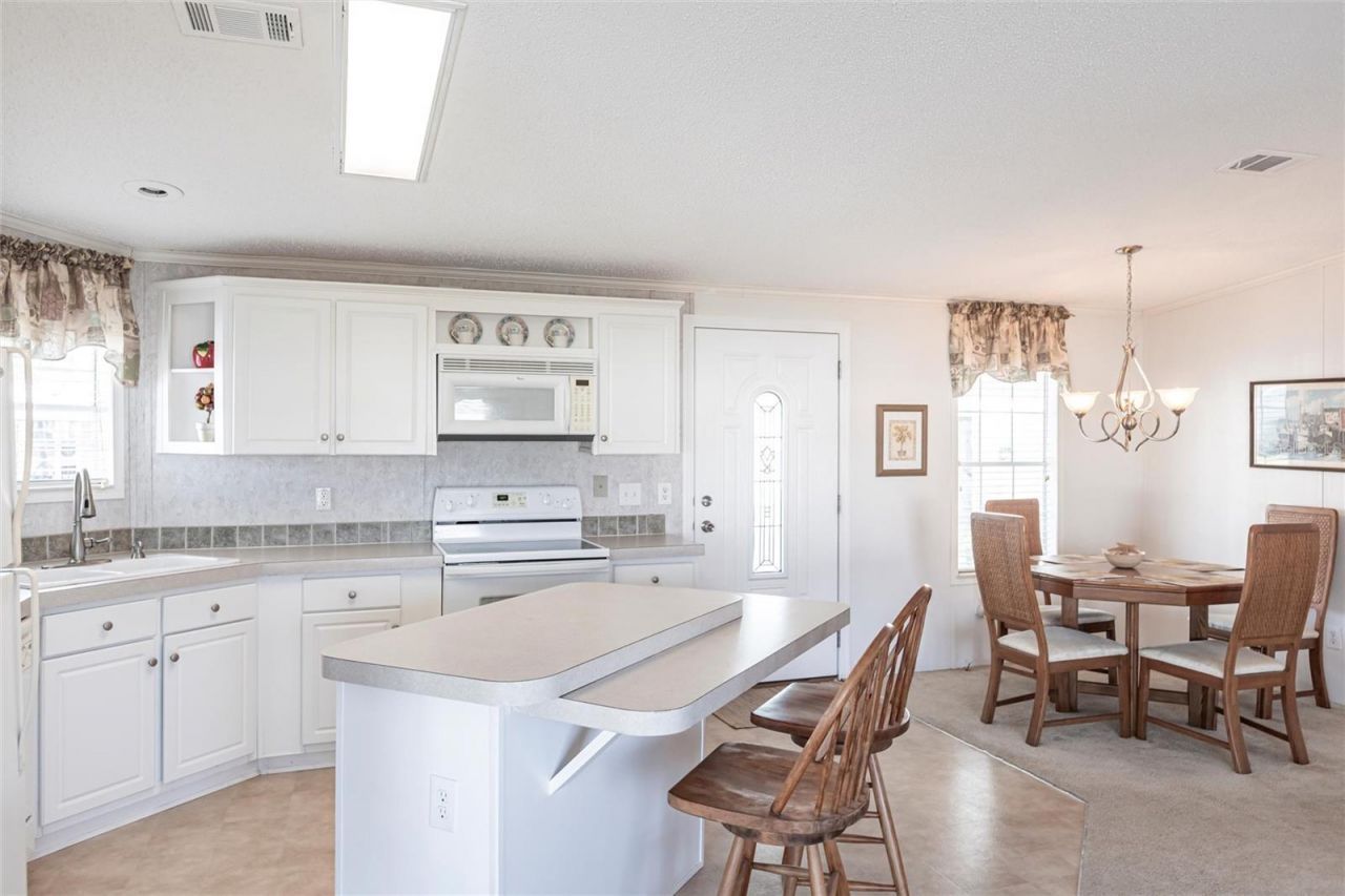 27 N Manatee Loop, Punta Gorda, FL 33950 Photo