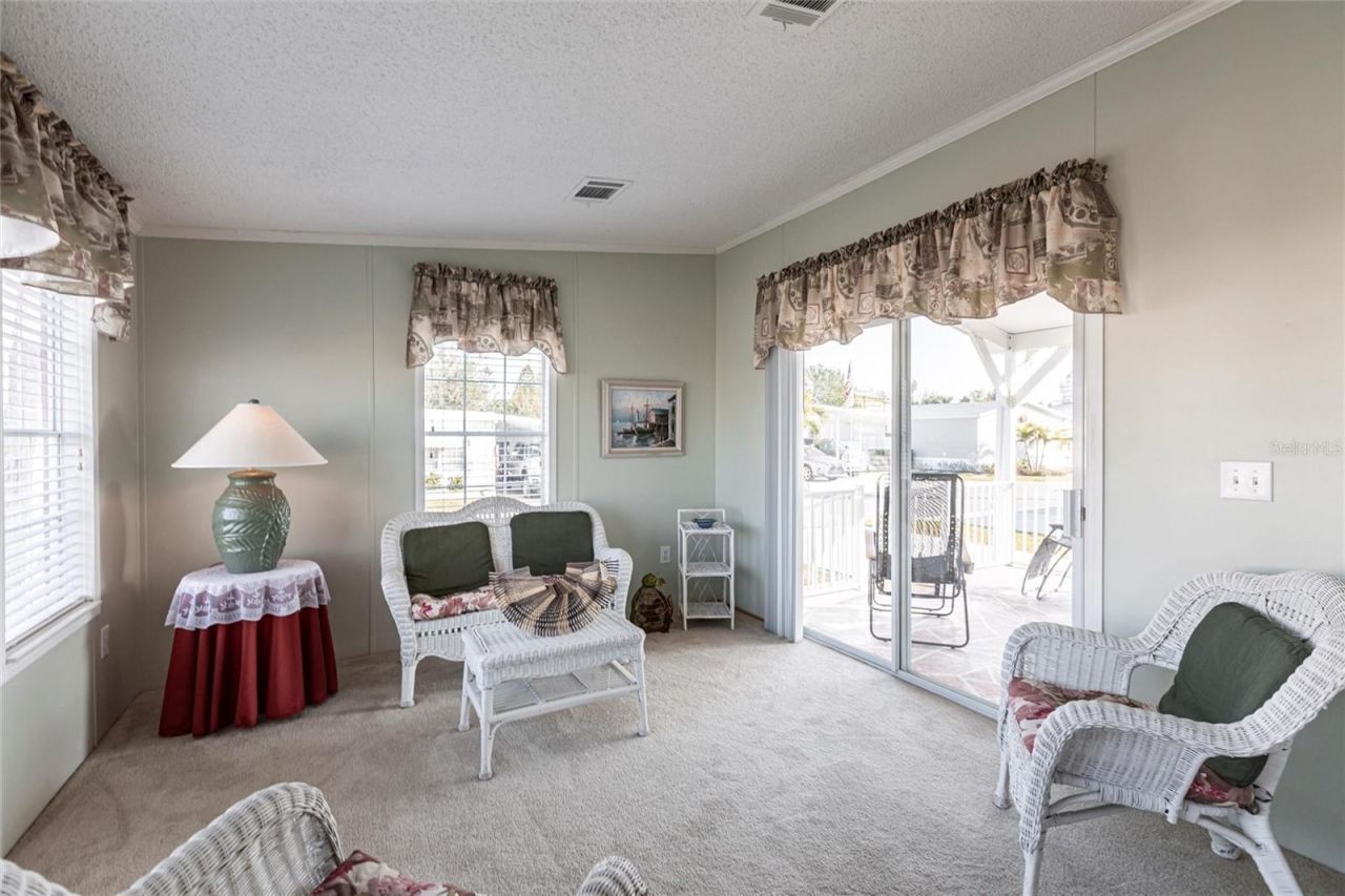 27 N Manatee Loop, Punta Gorda, FL 33950 Photo