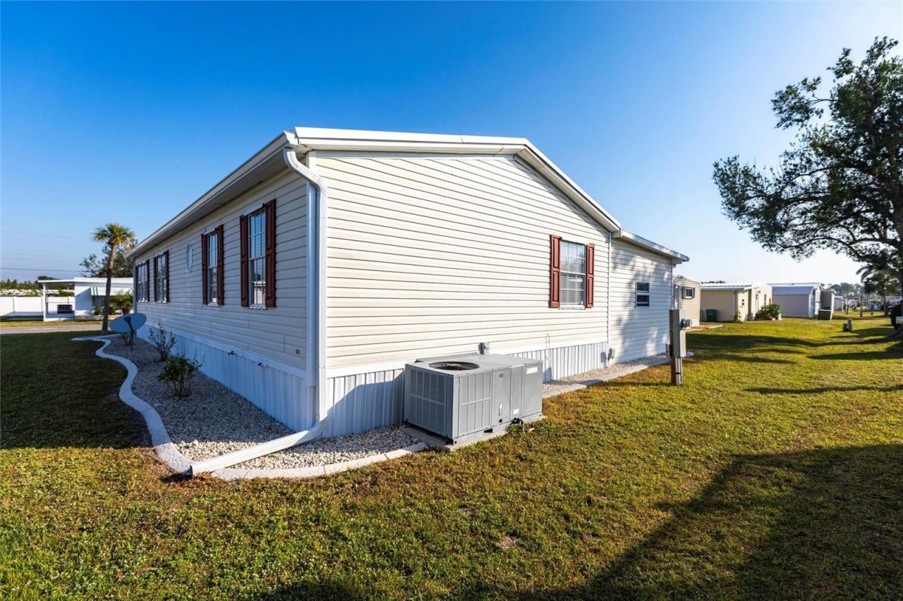 27 N Manatee Loop, Punta Gorda, FL 33950 Photo