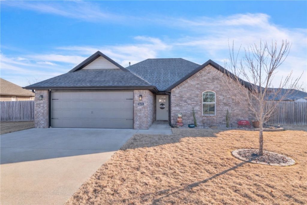 1621 Whirlaway Lane, Prairie Grove, AR 72753 Main Photo