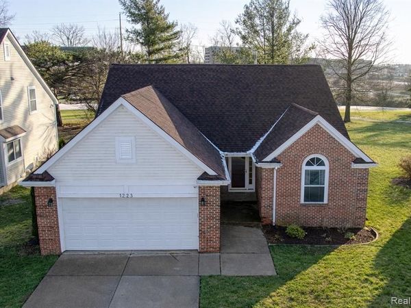 1223 Oaklawn Drive, Pontiac, MI 48341