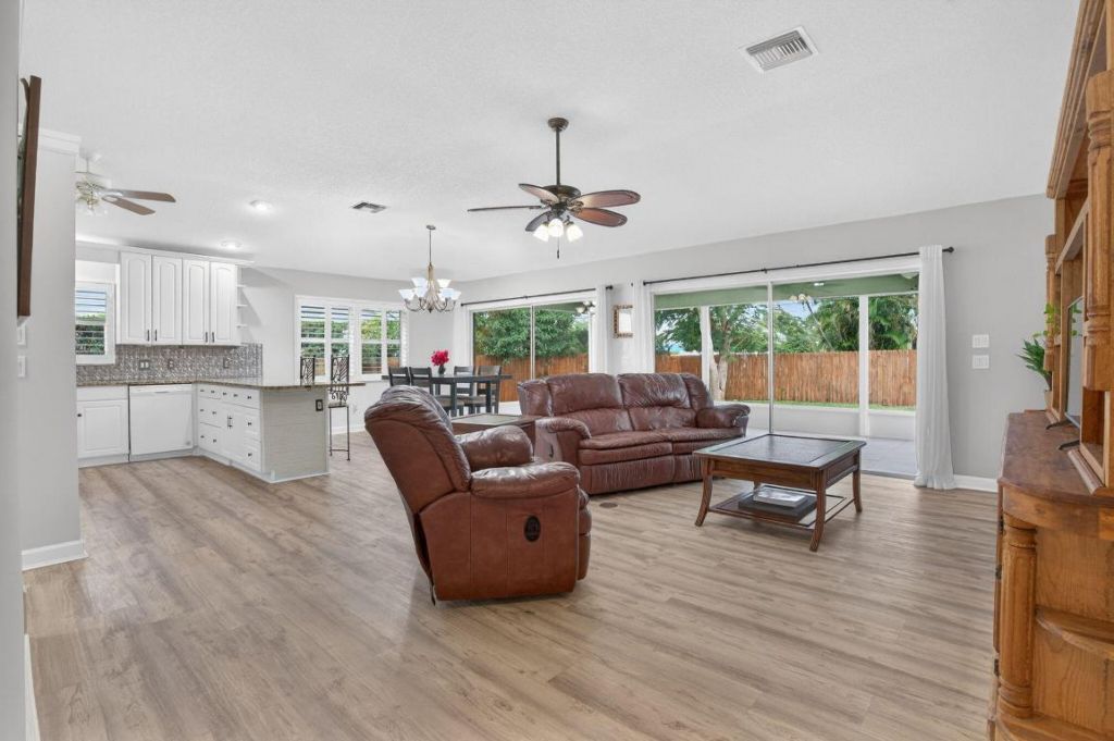 9275 SE Mercury Street, Hobe Sound, FL 33455 Photo