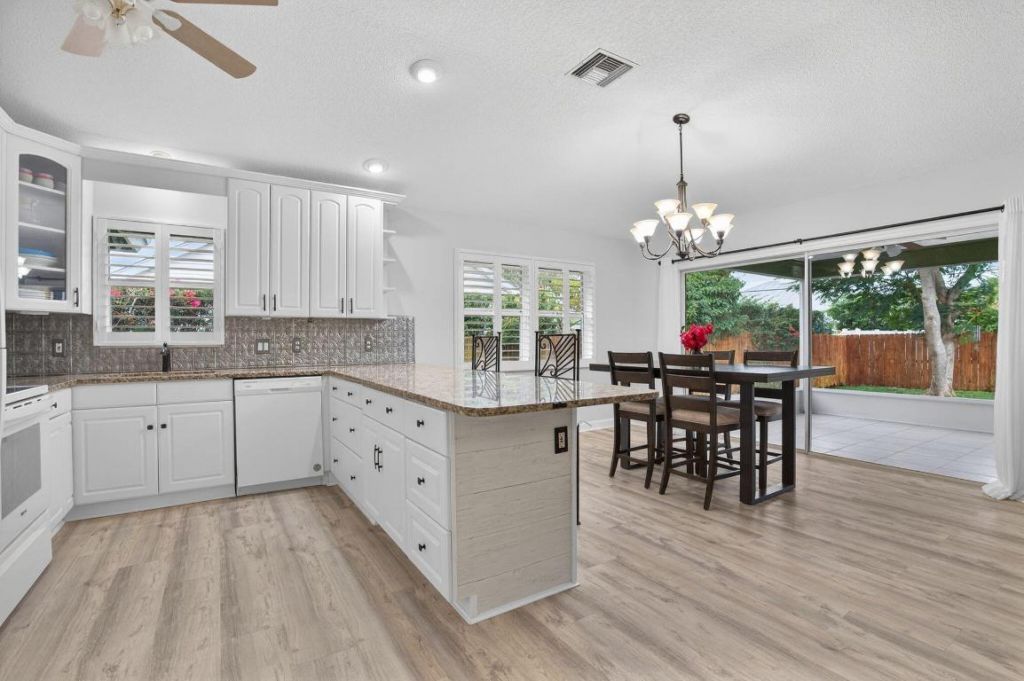 9275 SE Mercury Street, Hobe Sound, FL 33455 Photo