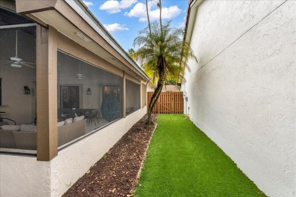 2164 Montpeliar, Weston, FL 33326 Photo