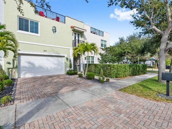2517 NE 18th St, Fort Lauderdale, FL 33305