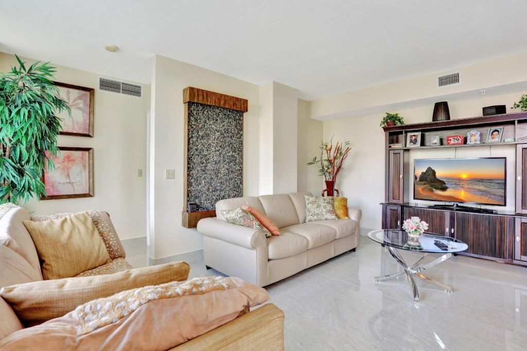 3210 NE 5th Street, Unit 202, Pompano Beach, FL 33062 Photo