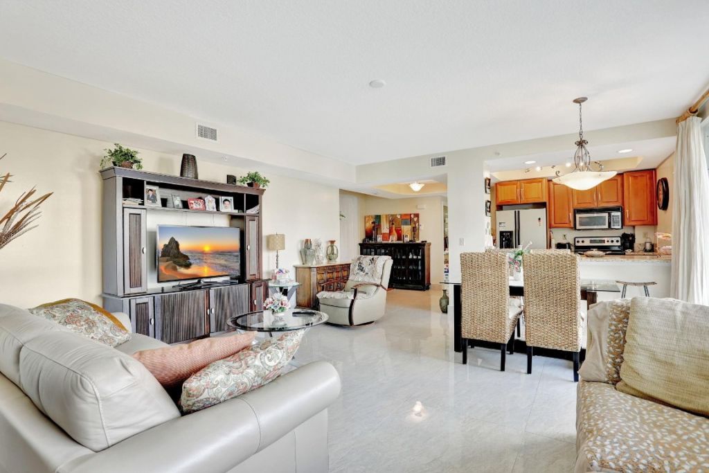 3210 NE 5th Street, Unit 202, Pompano Beach, FL 33062 Photo