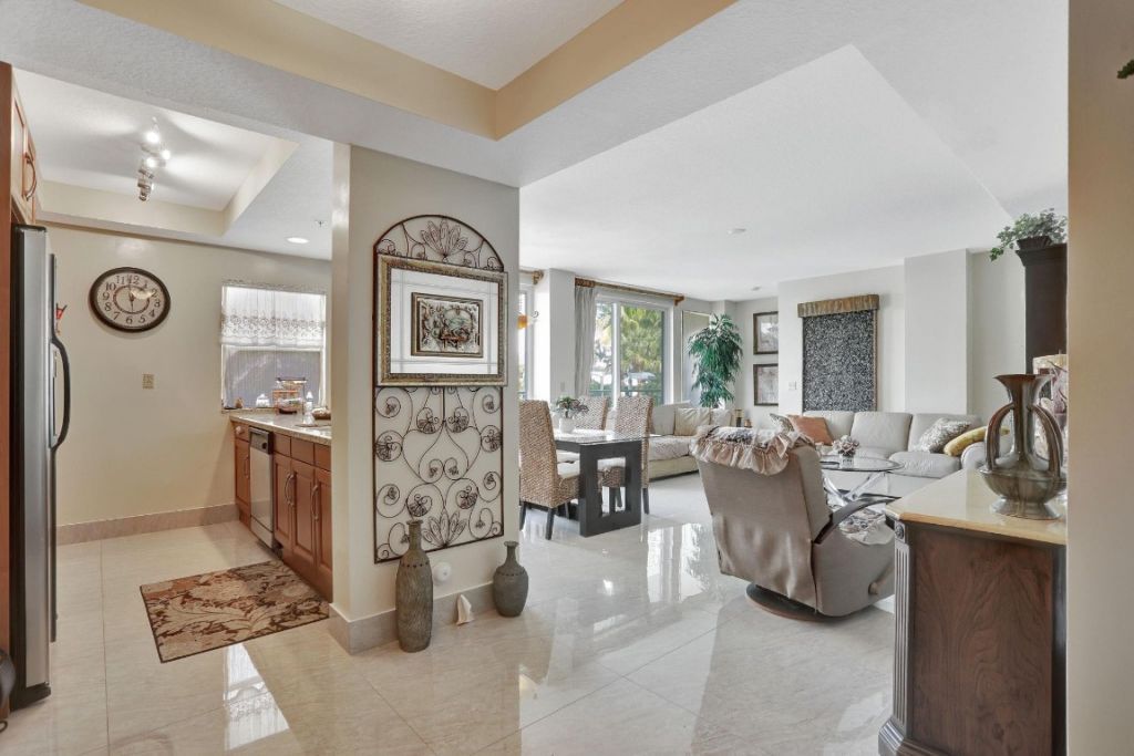 3210 NE 5th Street, Unit 202, Pompano Beach, FL 33062 Photo