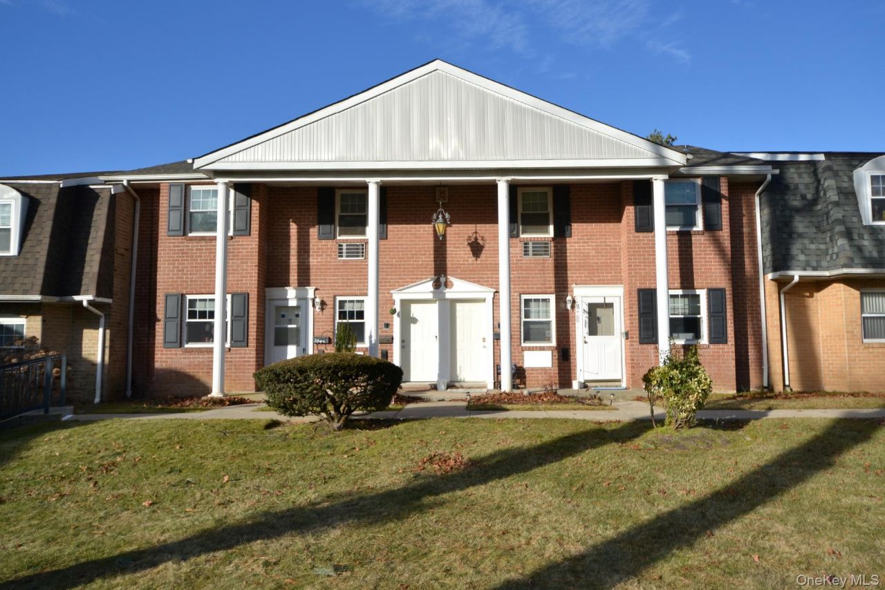 25 Glen Hollow Drive, Unit H-23, Holtsville, NY 11742 Main Photo