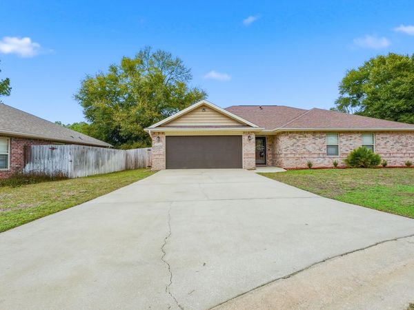 516 Grandridge Drive, Crestview, FL 32539