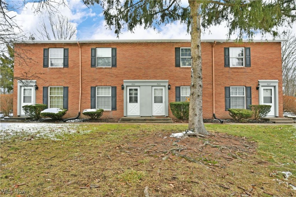 723 Lakeview Drive, Cortland, OH 44410 Main Photo