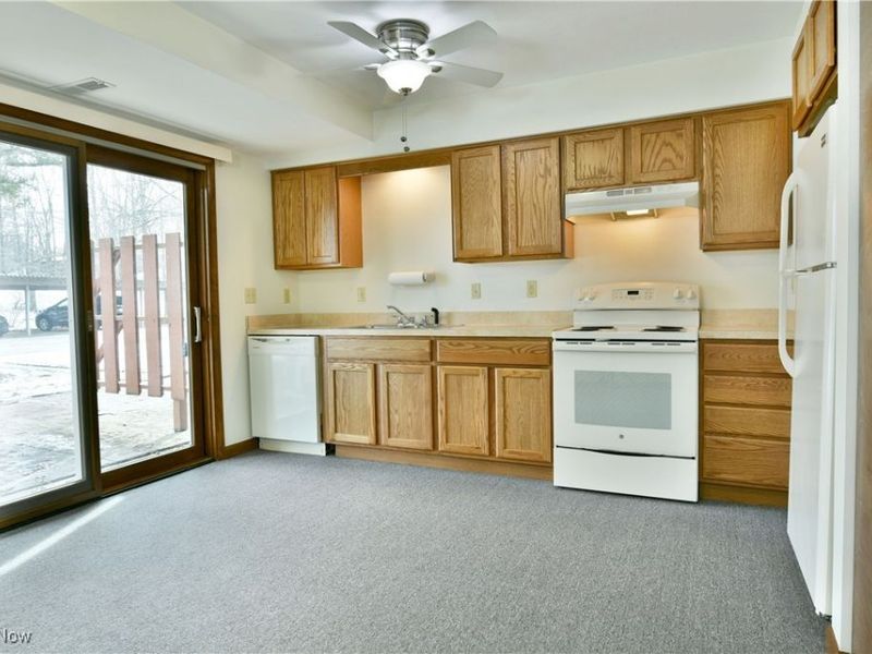 723 Lakeview Drive, Cortland, OH 44410 Photo 10