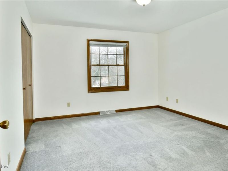 723 Lakeview Drive, Cortland, OH 44410 Photo 18