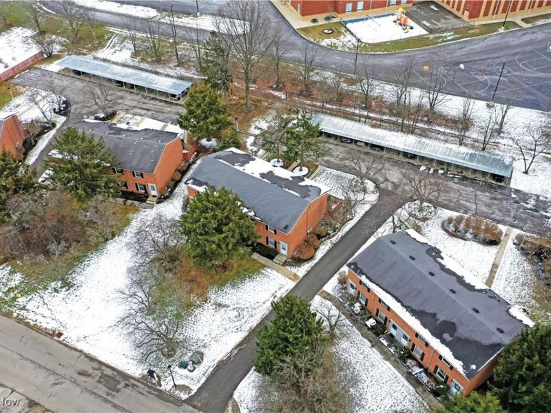 723 Lakeview Drive, Cortland, OH 44410 Photo 2