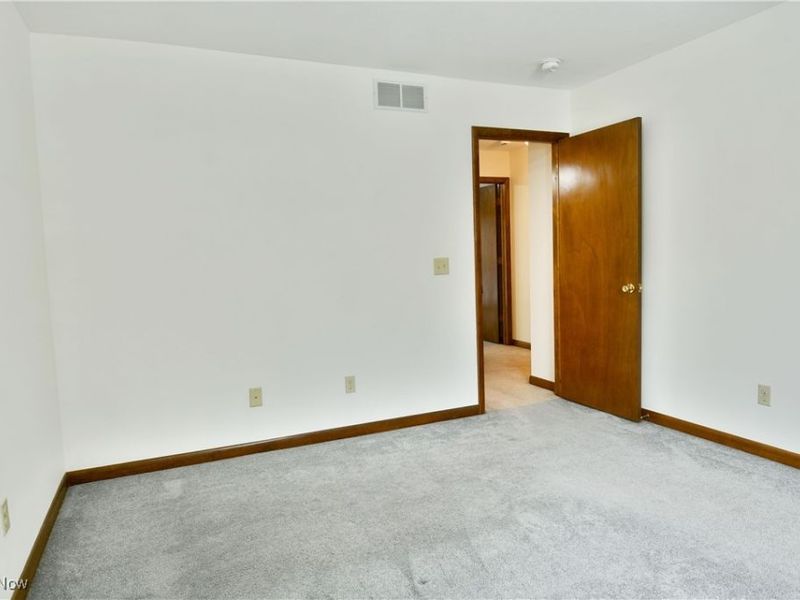 723 Lakeview Drive, Cortland, OH 44410 Photo 20