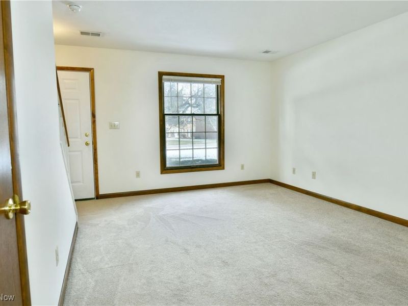 723 Lakeview Drive, Cortland, OH 44410 Photo 4