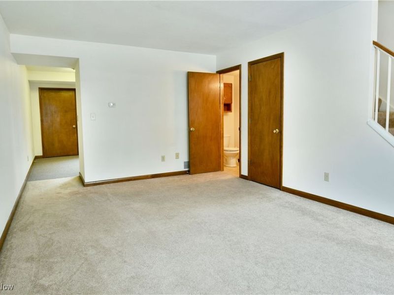 723 Lakeview Drive, Cortland, OH 44410 Photo 7