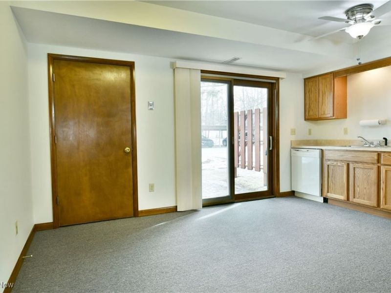 723 Lakeview Drive, Cortland, OH 44410 Photo 8